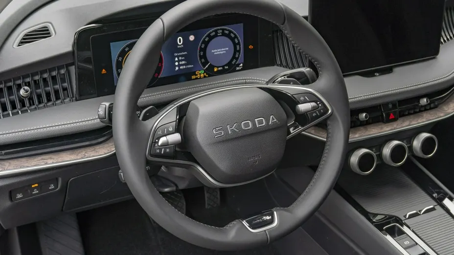 SKODA Superb -