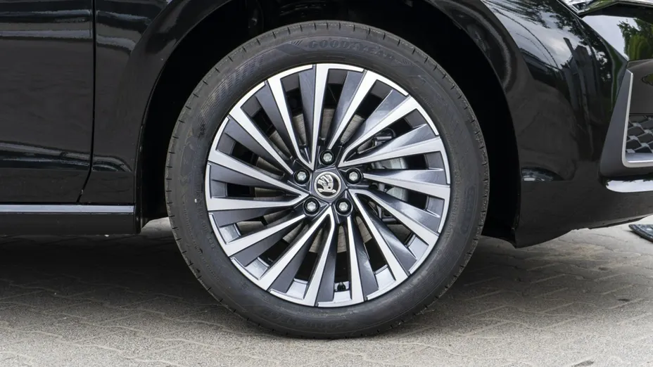 SKODA Superb -