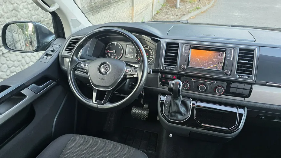 VOLKSWAGEN Multivan -