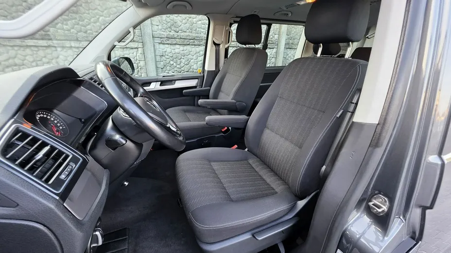 VOLKSWAGEN Multivan -