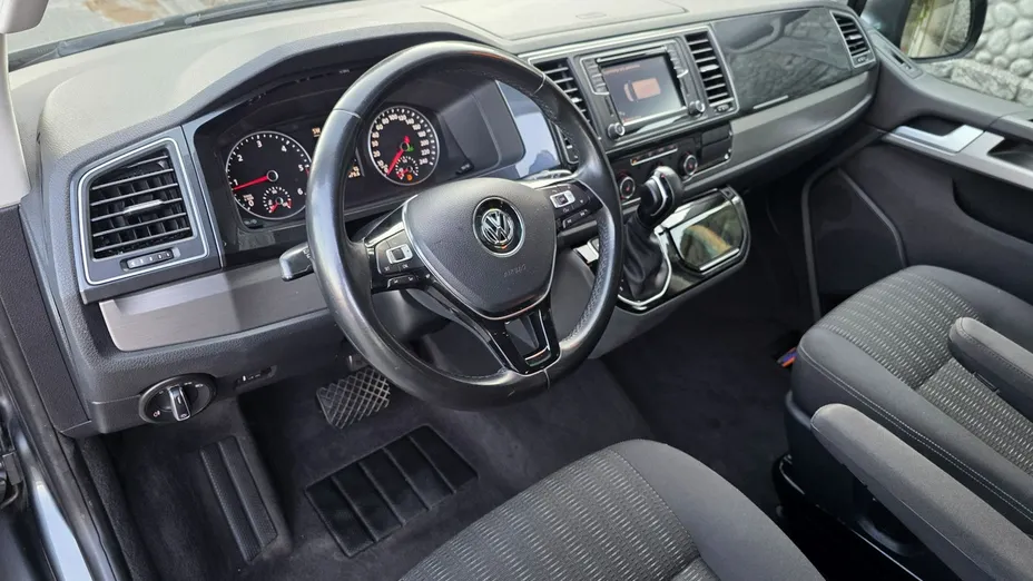 VOLKSWAGEN Multivan -