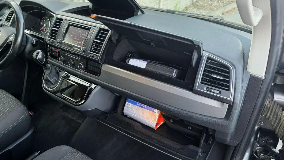 VOLKSWAGEN Multivan -