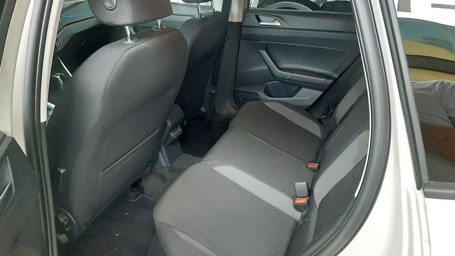 VOLKSWAGEN Polo -