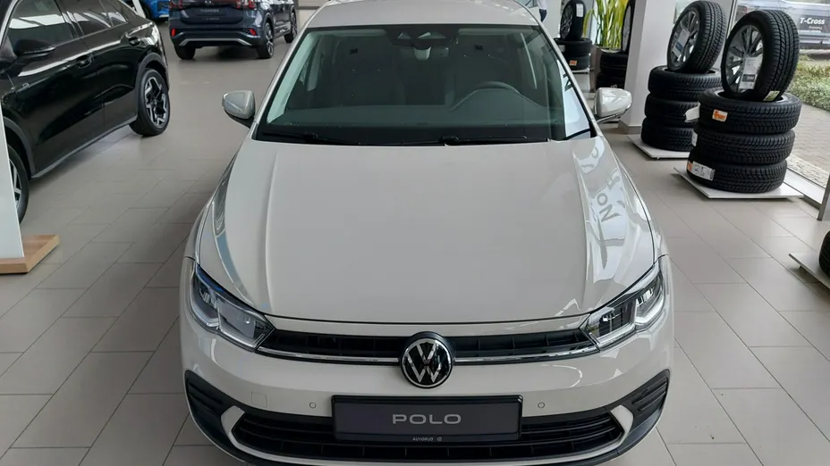 VOLKSWAGEN Polo -