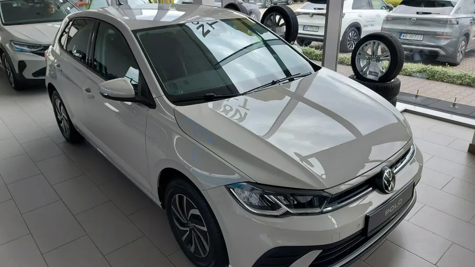 VOLKSWAGEN Polo -
