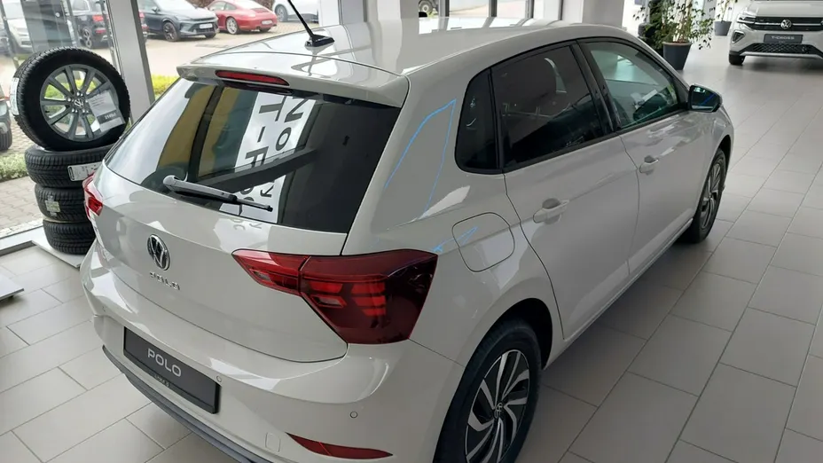 VOLKSWAGEN Polo -