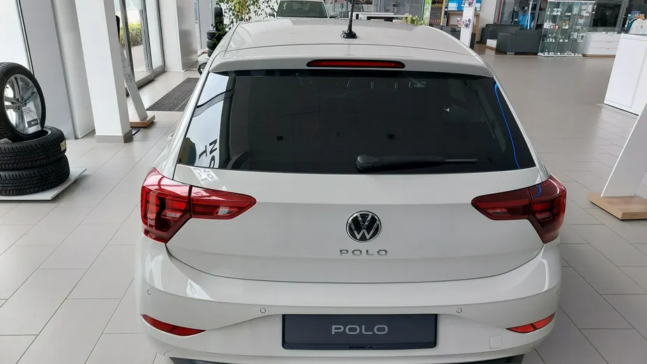 VOLKSWAGEN Polo -