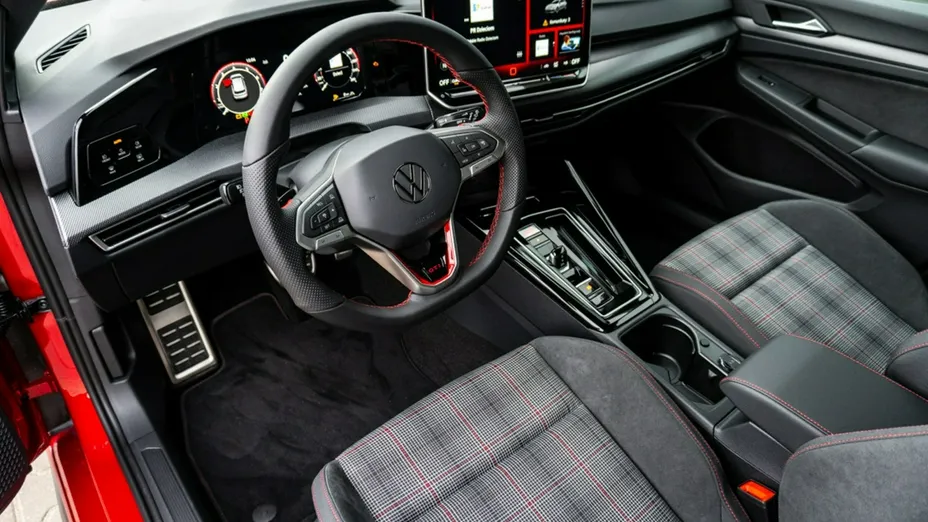 VOLKSWAGEN Golf -