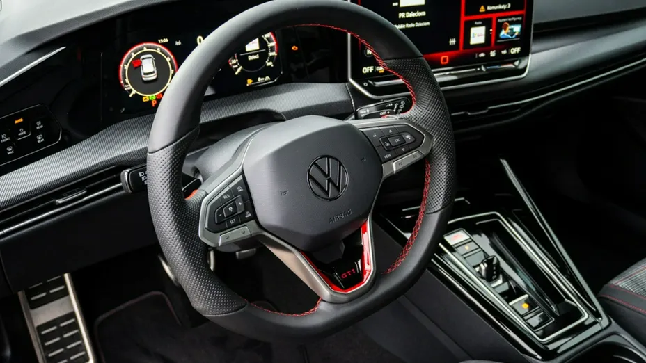 VOLKSWAGEN Golf -