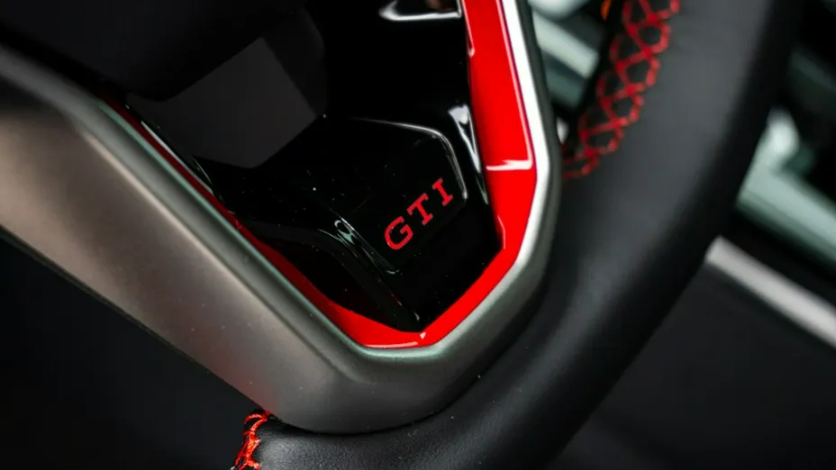 VOLKSWAGEN Golf -