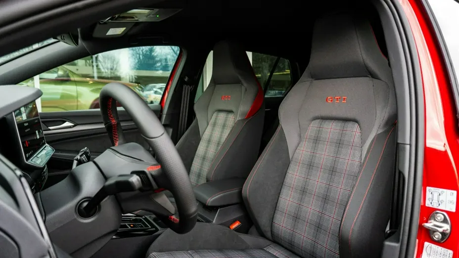 VOLKSWAGEN Golf -