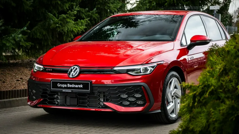 VOLKSWAGEN Golf -
