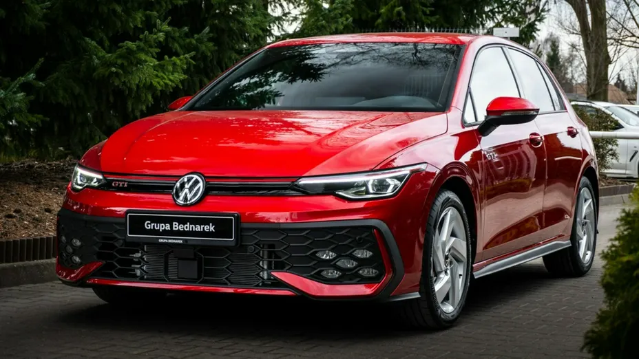 VOLKSWAGEN Golf -