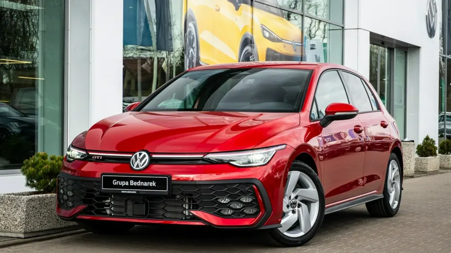 VOLKSWAGEN Golf -