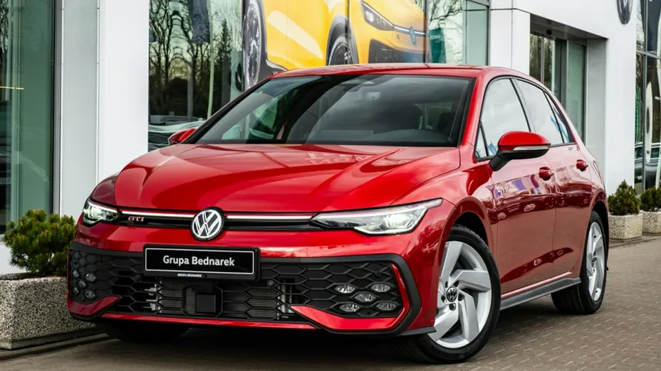 VOLKSWAGEN Golf -