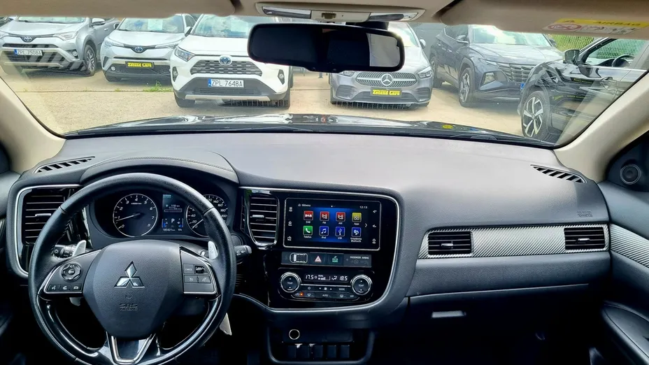 MITSUBISHI Outlander -
