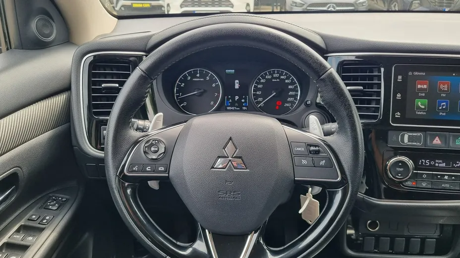 MITSUBISHI Outlander -