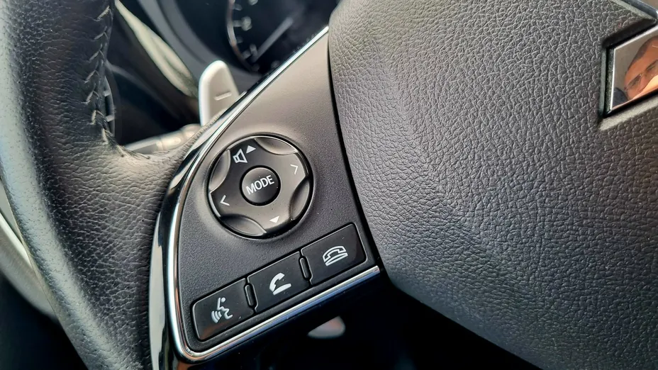 MITSUBISHI Outlander -