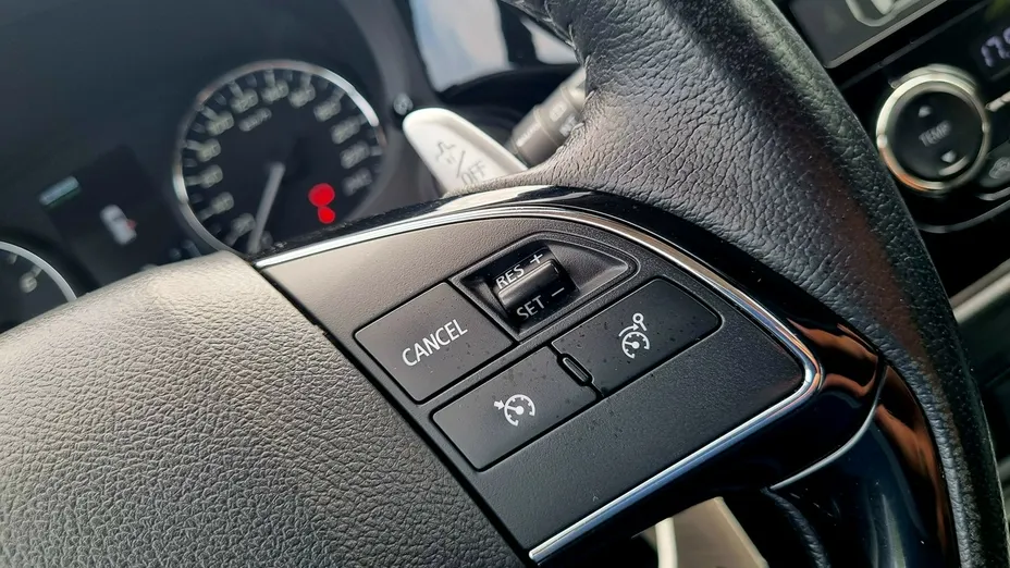 MITSUBISHI Outlander -
