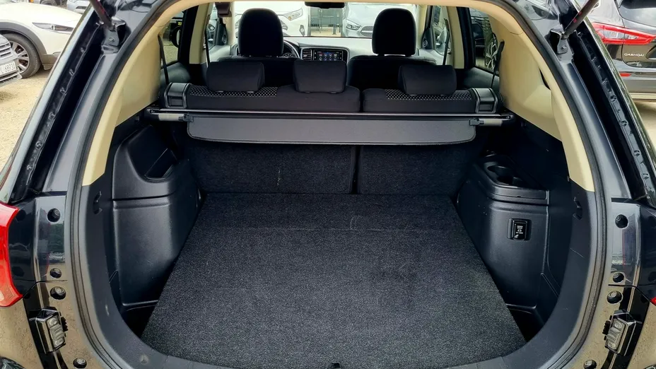 MITSUBISHI Outlander -