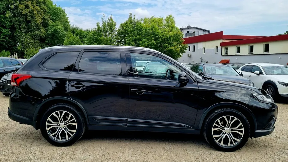 MITSUBISHI Outlander -