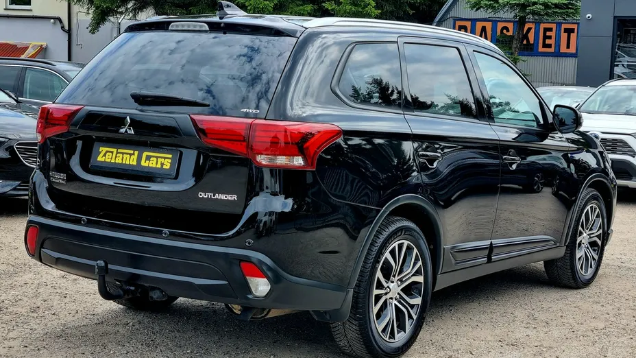 MITSUBISHI Outlander -
