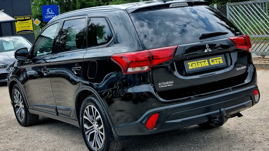 MITSUBISHI Outlander -