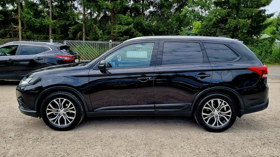 MITSUBISHI Outlander -
