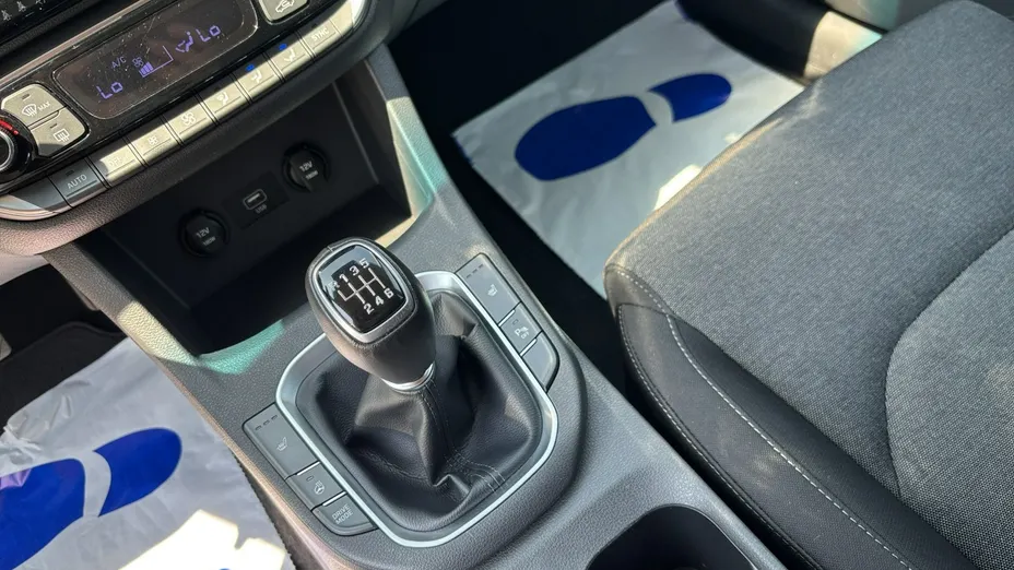 HYUNDAI i30 -