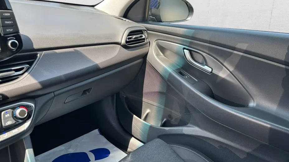 HYUNDAI i30 -