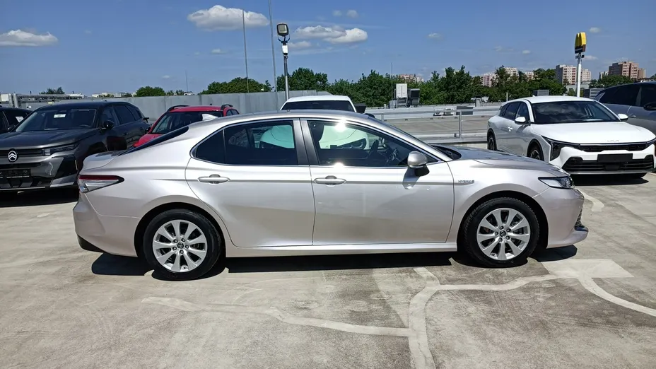 TOYOTA Camry -