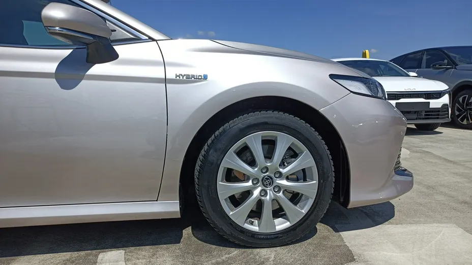 TOYOTA Camry -