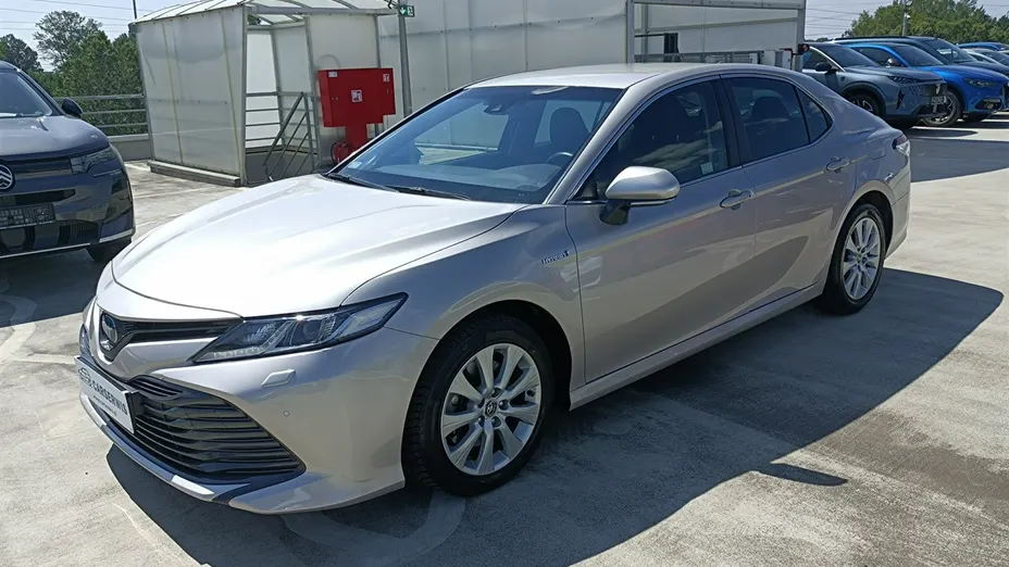 TOYOTA Camry -