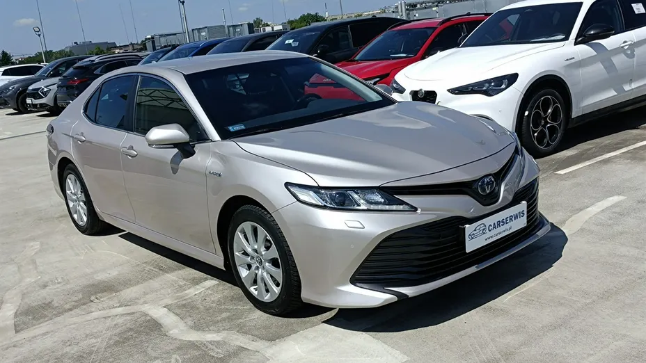 TOYOTA Camry -