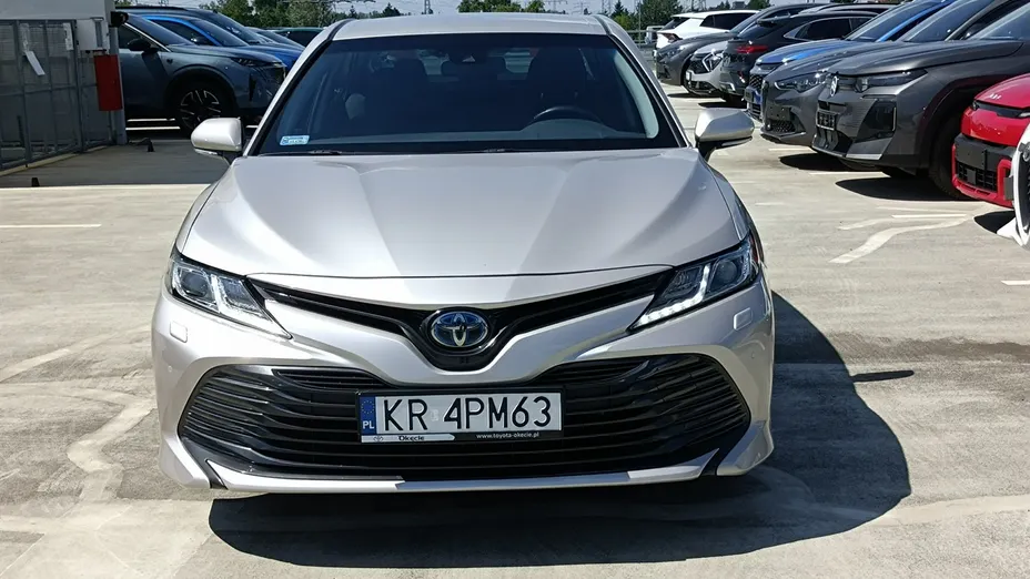 TOYOTA Camry -