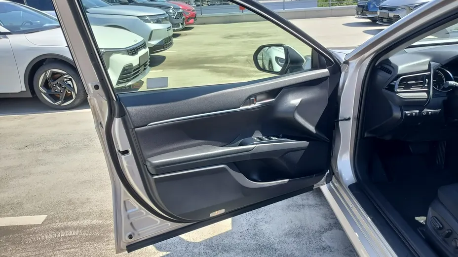 TOYOTA Camry -