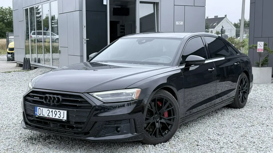 AUDI A8 -