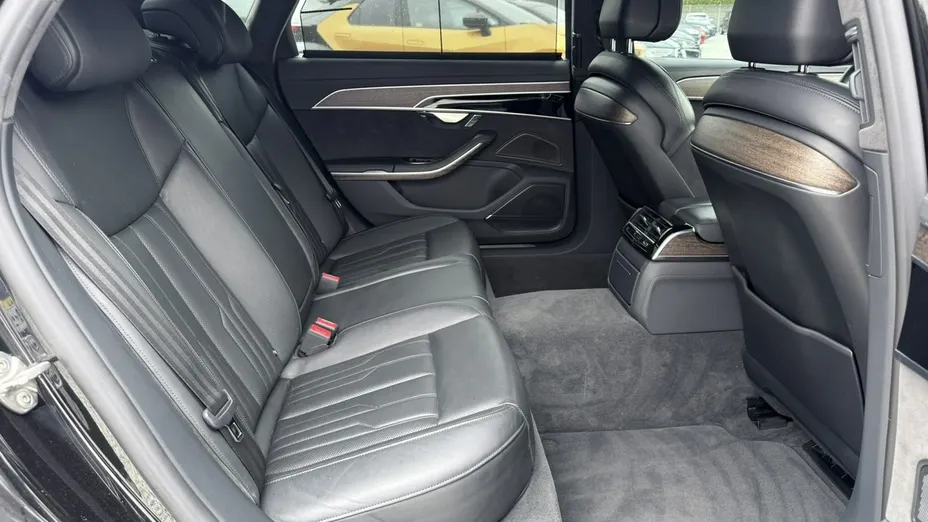 AUDI A8 -