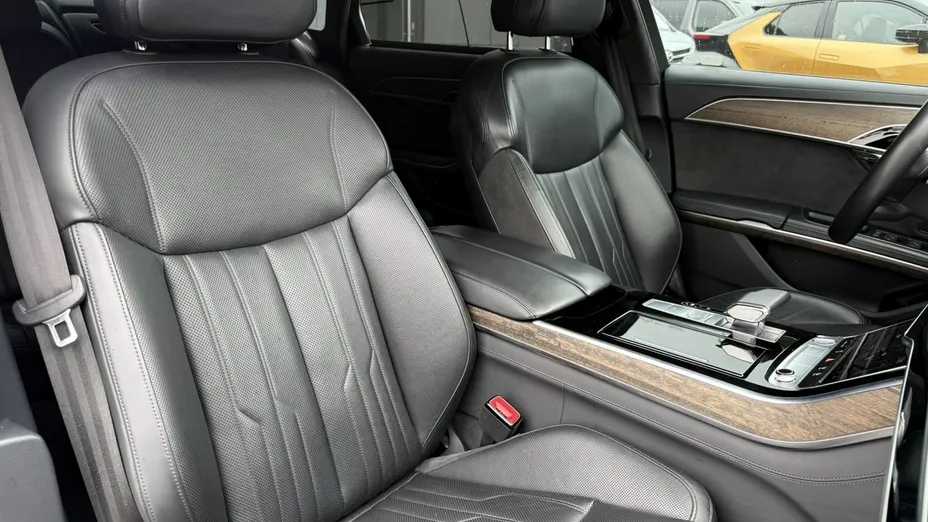 AUDI A8 -