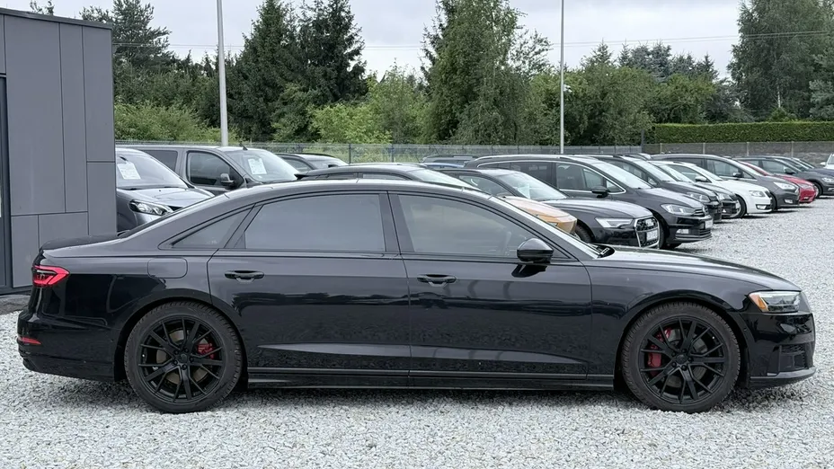 AUDI A8 -