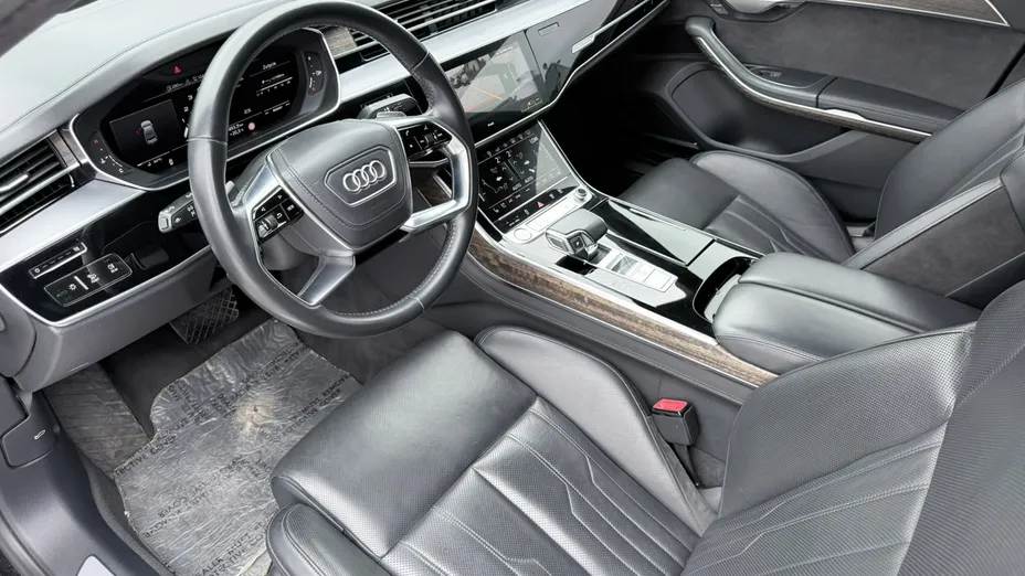 AUDI A8 -
