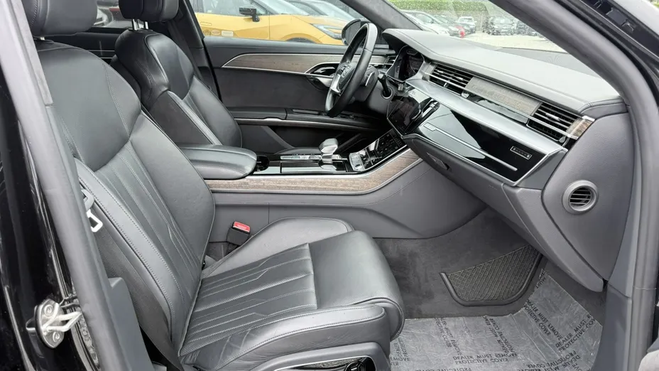 AUDI A8 -