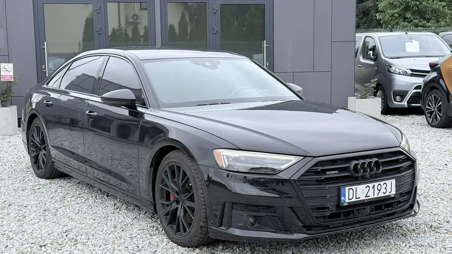 AUDI A8 -