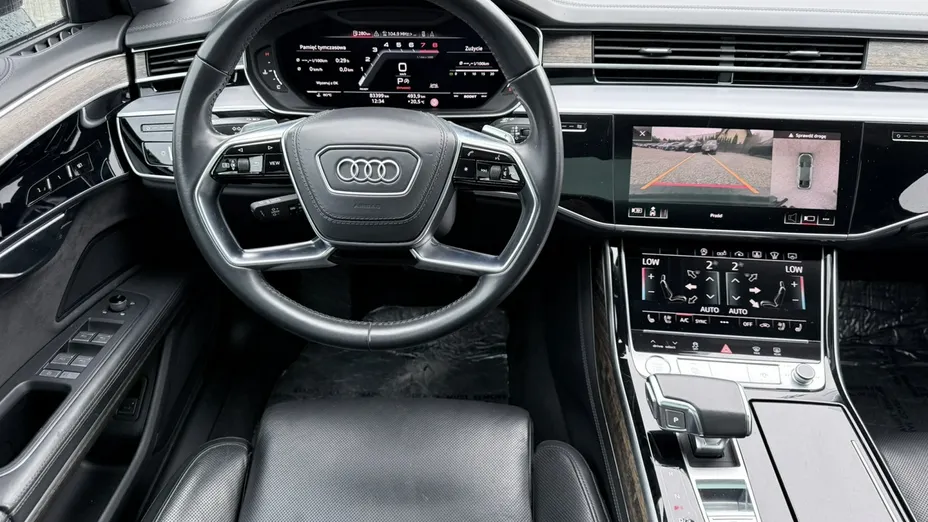 AUDI A8 -