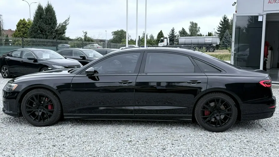 AUDI A8 -
