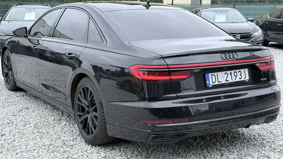 AUDI A8 -
