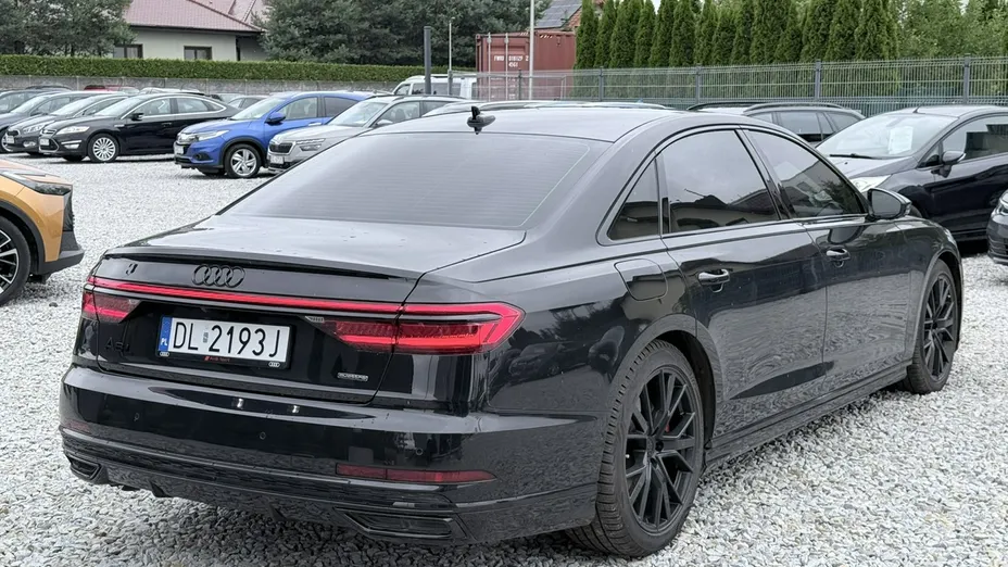 AUDI A8 -