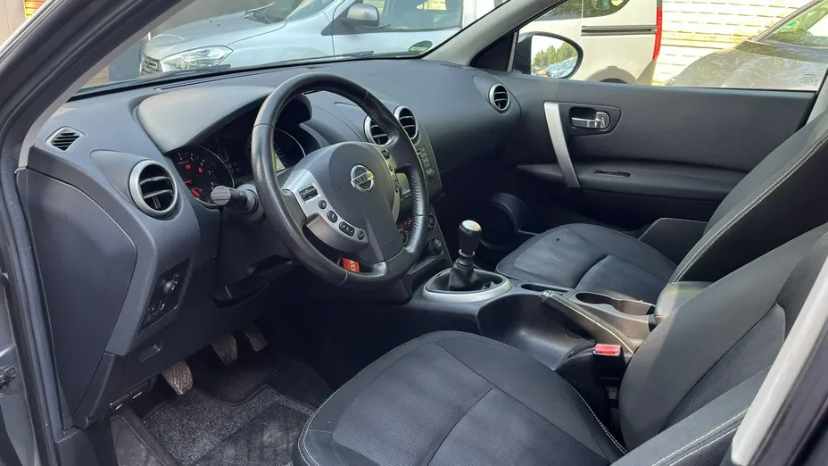 NISSAN Qashqai -