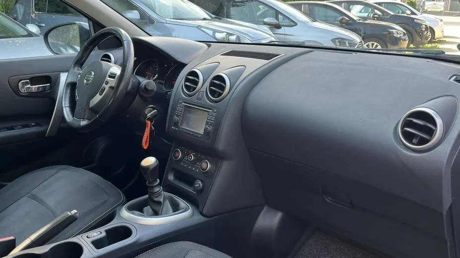NISSAN Qashqai -