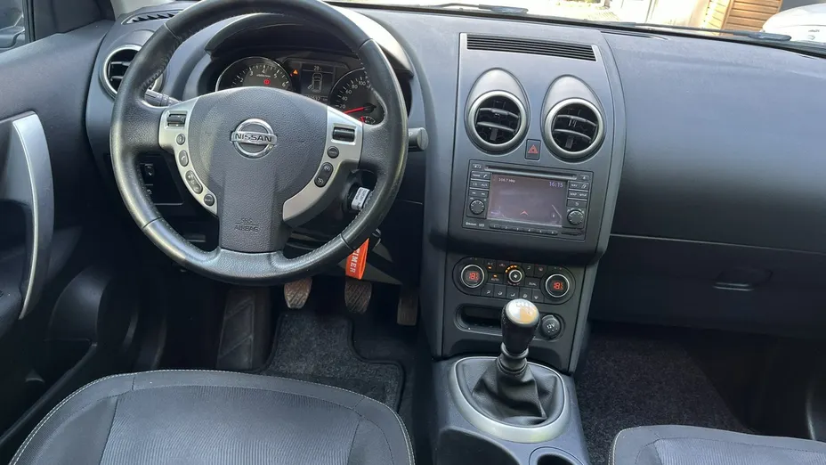 NISSAN Qashqai -